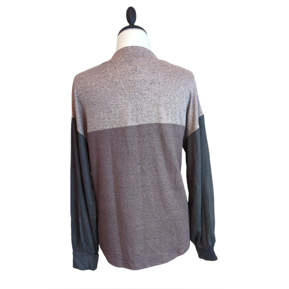 Cut Out Mixer Knit Tee Size small - Picture 3 of 3